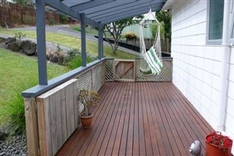 Photo of property in 1/23 Pavola Grove, Glenfield, Auckland, 0629