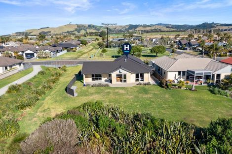 Photo of property in 95 Oriental Parade, Papamoa Beach, Papamoa, 3118