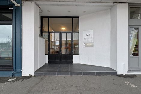 Photo of property in Endeavour Apartments, 19/125 Thorndon Quay, Pipitea, Wellington, 6011