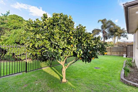 Photo of property in 6 Harobed Place, Weymouth, Auckland, 2103