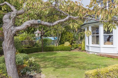 Photo of property in 51 Awa Road, Karaka Bays, Wellington, 6022