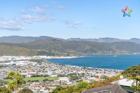 Photo of property in 4 Akatea Road, Korokoro, Lower Hutt, 5012