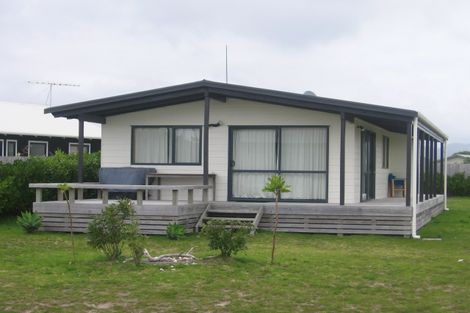 Photo of property in 107 Sands Crescent, Matarangi, Whitianga, 3592