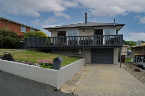 Photo of property in 9 Brooklyn Street, Green Island, Dunedin, 9018
