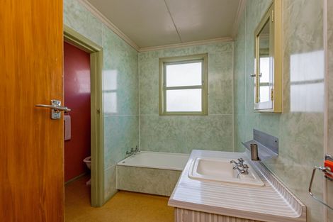 Photo of property in 18 Freyberg Street, Roslyn, Palmerston North, 4414