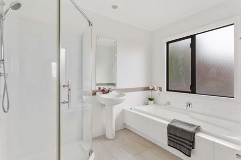 Photo of property in 29 Manu Place, Pinehill, Auckland, 0632