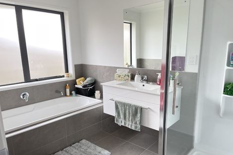 Photo of property in 12 Tawhiti Road, Pukekohe, 2120