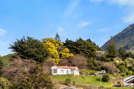 Photo of property in 32 Dorset Street, Picton, 7220