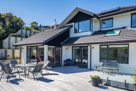 Photo of property in 51 Dowse Drive, Maungaraki, Lower Hutt, 5010