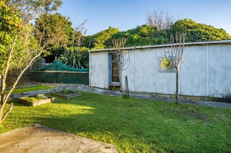 Photo of property in 2 Te Pari Pari Road, Pukerua Bay, 5026
