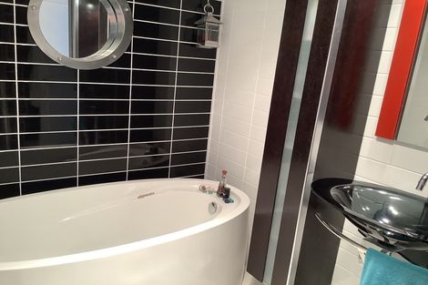 Photo of property in 2/28 Onepoto Road, Hauraki, Auckland, 0622