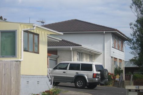 Photo of property in 2/92 Lynwood Road, New Lynn, Auckland, 0600
