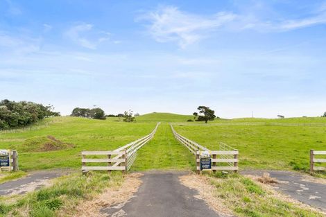 Photo of property in 2586 Awhitu Road, Awhitu, 2684