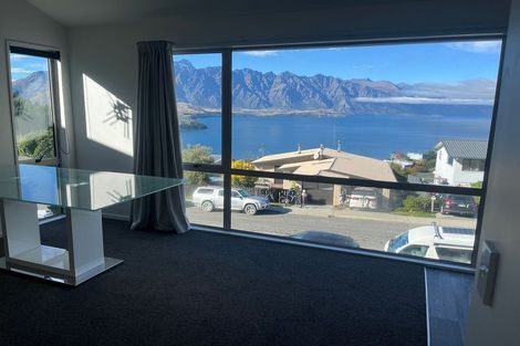 Photo of property in 46 Wynyard Crescent, Fernhill, Queenstown, 9300