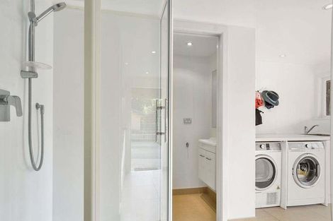 Photo of property in 1/894 East Coast Road, Northcross, Auckland, 0630