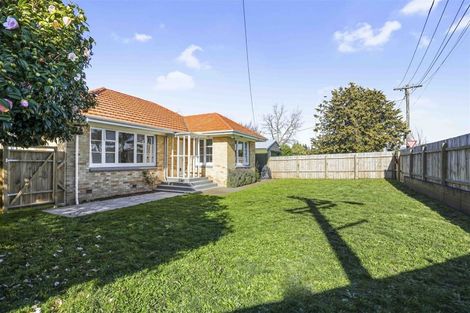 Photo of property in 2 Old Farm Road, Hamilton East, Hamilton, 3216
