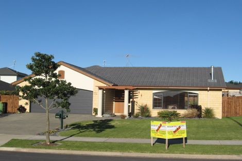 Photo of property in 32 Croftview Road, Wattle Downs, Auckland, 2103