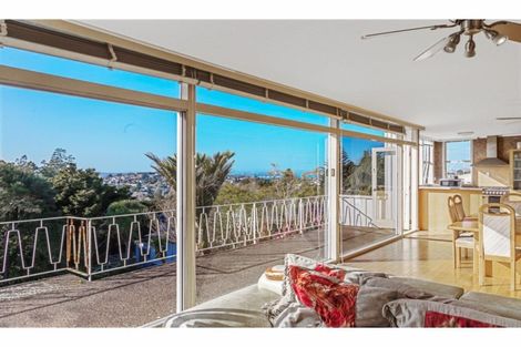 Photo of property in 181 Glenfield Road, Hillcrest, Auckland, 0627