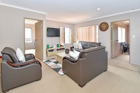 Photo of property in 27 Crossandra Drive, Mangere, Auckland, 2022