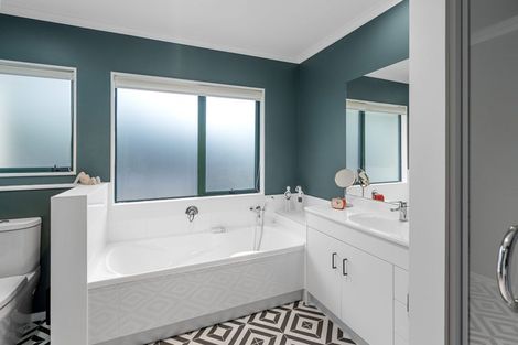 Photo of property in 6 Whakaruru Place, Matua, Tauranga, 3110