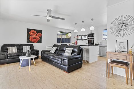 Photo of property in 19 Corinna Street, Welcome Bay, Tauranga, 3112