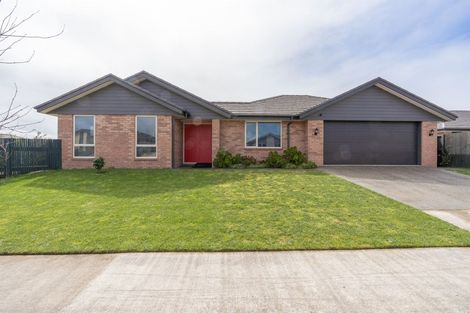 Photo of property in 261 Dixon Road, Fitzroy, Hamilton, 3206