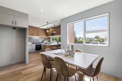 Photo of property in 2/33 Williamson Avenue, Belmont, Auckland, 0622
