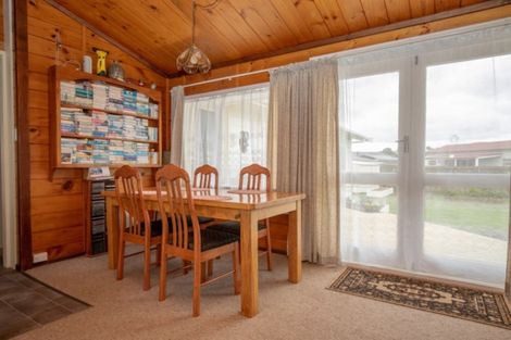 Photo of property in 13 Parfitt Place, Ngatea, 3503