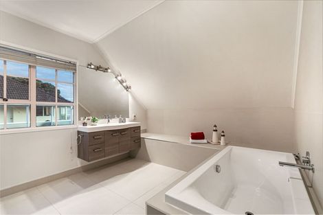 Photo of property in 2/52 Northboro Road, Belmont, Auckland, 0622