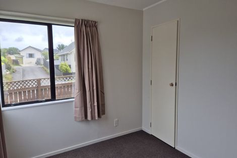 Photo of property in 60 Guadeloupe Crescent, Grenada Village, Wellington, 6037