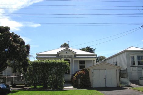 Photo of property in 15 William Bond Street, Stanley Point, Auckland, 0624