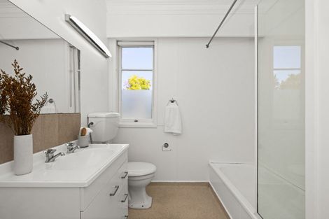 Photo of property in 16 Howard Road, Taradale, Napier, 4112