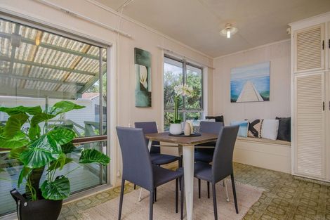 Photo of property in 25 Sullivan Avenue, Mangere Bridge, Auckland, 2022