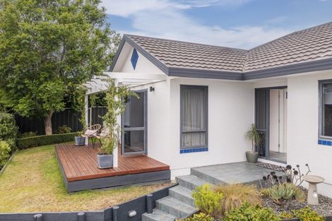 Photo of property in 2/25 Margaret Avenue, Havelock North, 4130
