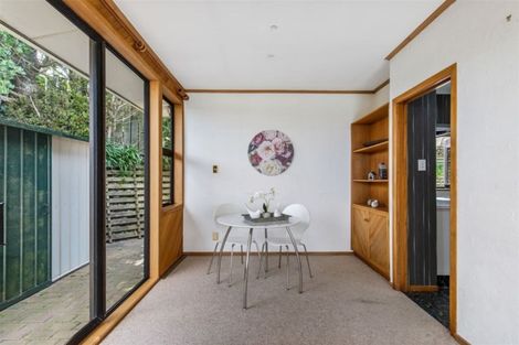 Photo of property in 14 Warrington Grove, Newlands, Wellington, 6037