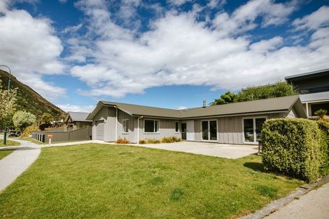 Photo of property in 10a Allenby Place, Wanaka, 9305