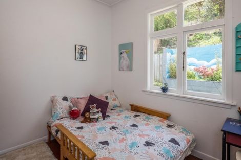 Photo of property in 175 Houghton Bay Road, Houghton Bay, Wellington, 6023