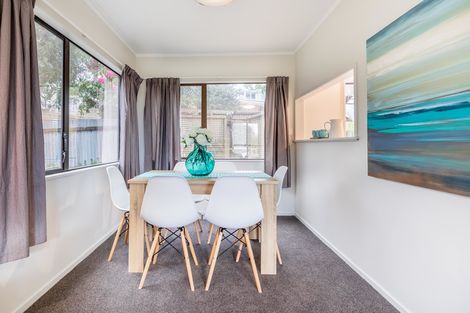 Photo of property in 2/120 Sunnyside Road, Sunnyvale, Auckland, 0612