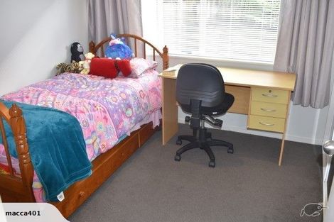 Photo of property in 3 Bridgehead Cove, West Harbour, Auckland, 0618