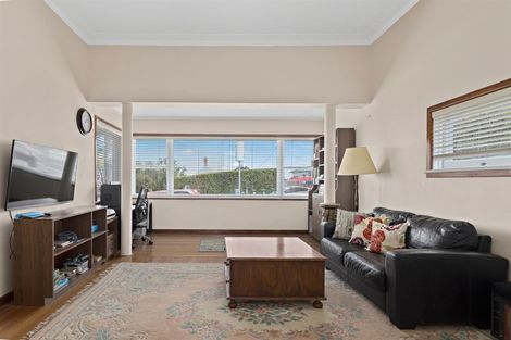 Photo of property in 1/221 Onewa Road, Birkenhead, Auckland, 0626