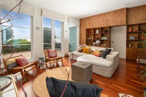 Photo of property in 69 Marine Parade, Seatoun, Wellington, 6022