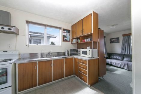 Photo of property in 2/89 Bruce Mclaren Road, Henderson, Auckland, 0612