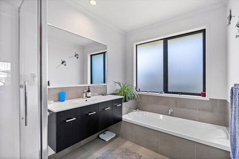 Photo of property in 20 Kowi Lakes Drive, One Tree Point, 0118