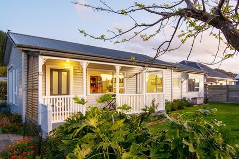 Photo of property in 52 Hinemoa Street, Paraparaumu, 5032