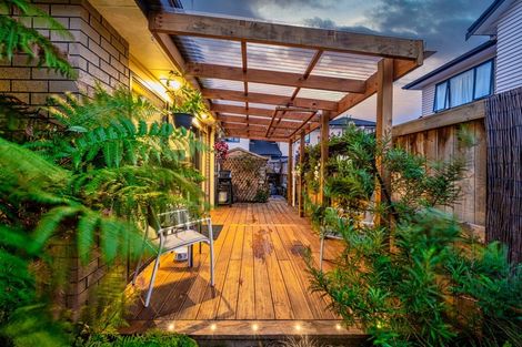 Photo of property in 118a Gracechurch Drive, Flat Bush, Auckland, 2016