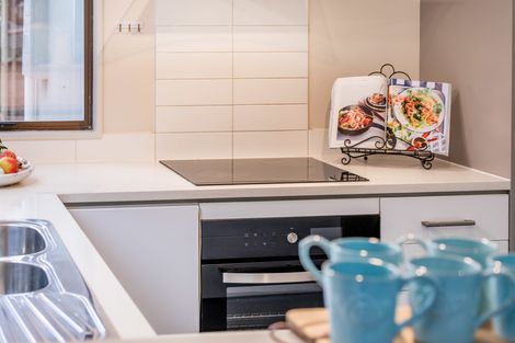 Photo of property in 2/120 Sunnyside Road, Sunnyvale, Auckland, 0612