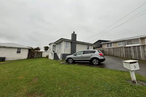 Photo of property in 5 Te Puke Street, Titahi Bay, Porirua, 5022