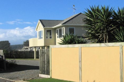 Photo of property in 23 Olliver Grove, Waikanae Beach, Waikanae, 5036