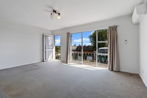 Photo of property in 2/92 Lynwood Road, New Lynn, Auckland, 0600