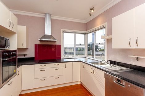 Photo of property in 33 Breakwater Road, Moturoa, New Plymouth, 4310